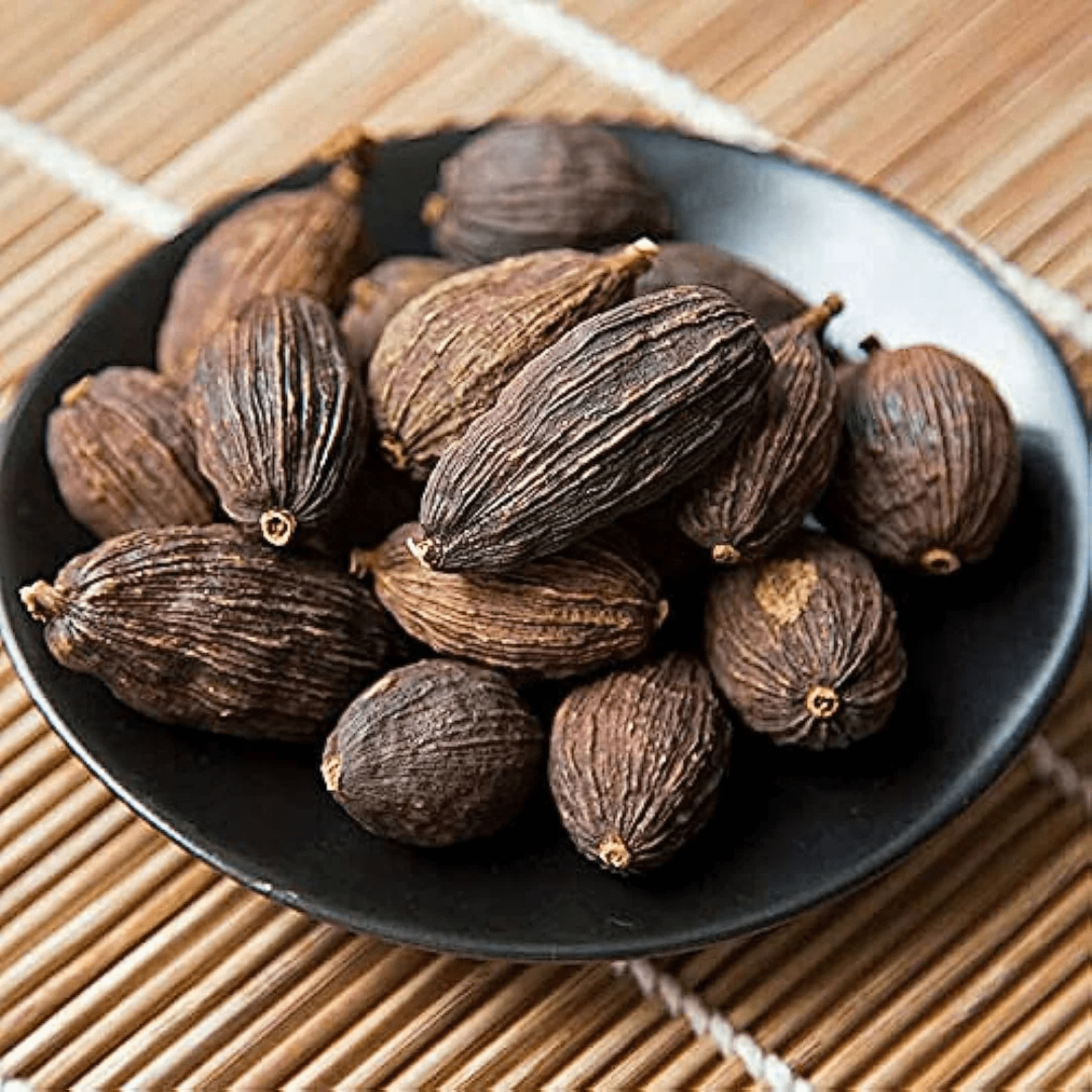 BLACK CARDAMOM _ BADI ELAICHI-min
